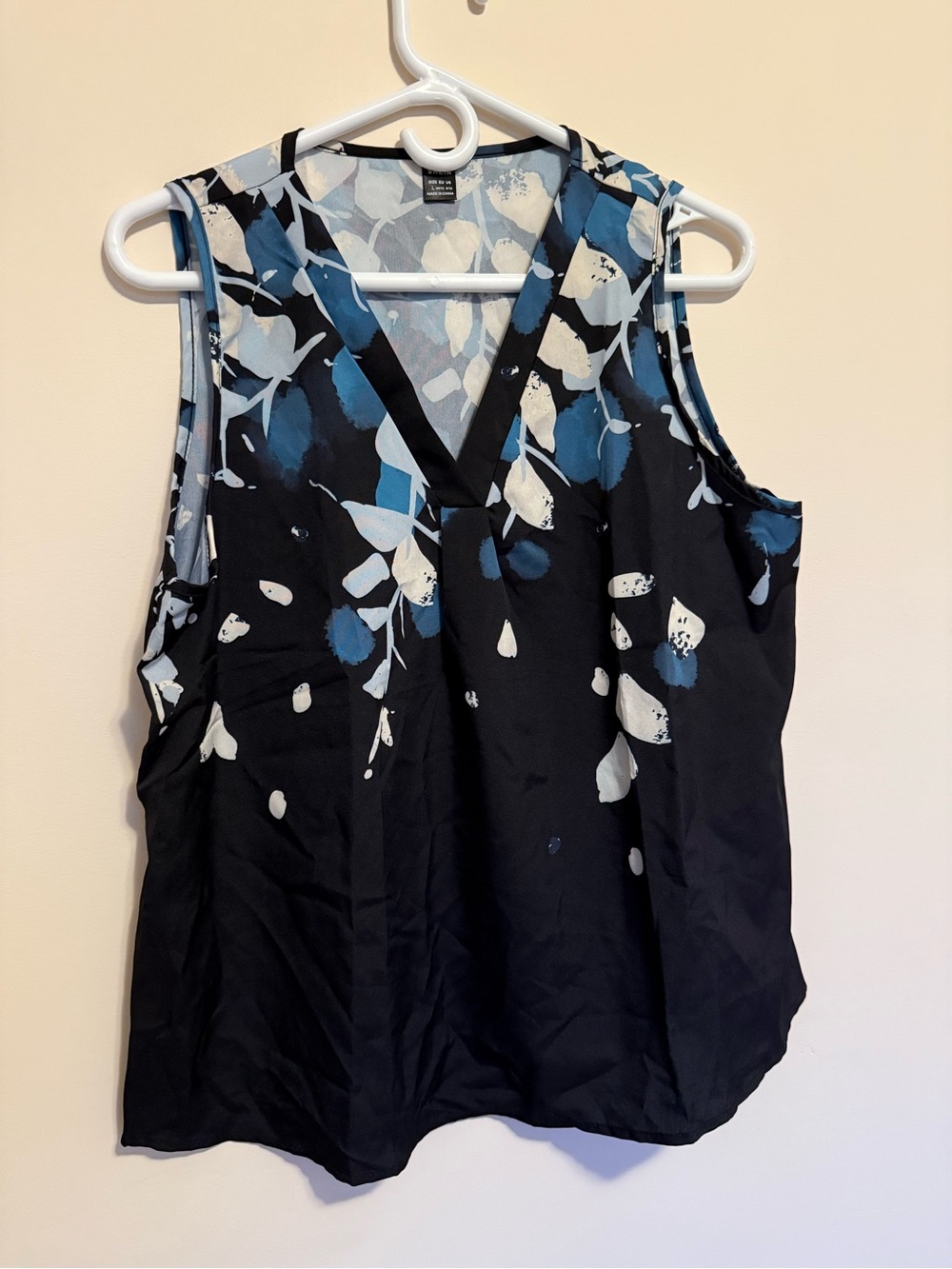 SHEIN Black Floral V-Neck Sleeveless Camisole with Blue & White Blooms